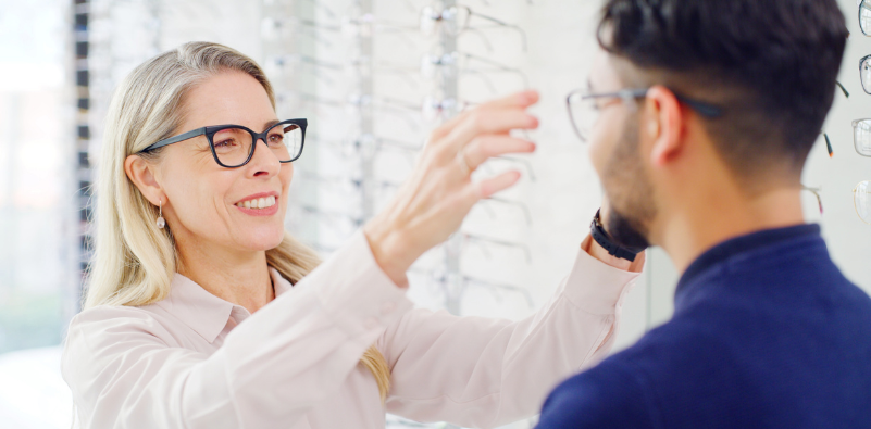 Optical assistant helping a customer choose glasses during a personalised eyewear styling consultation